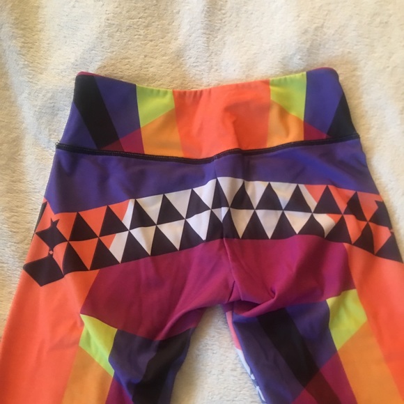 ONZIE Abstract Triangle Pattern Multi Leggings - Picture 13 of 16